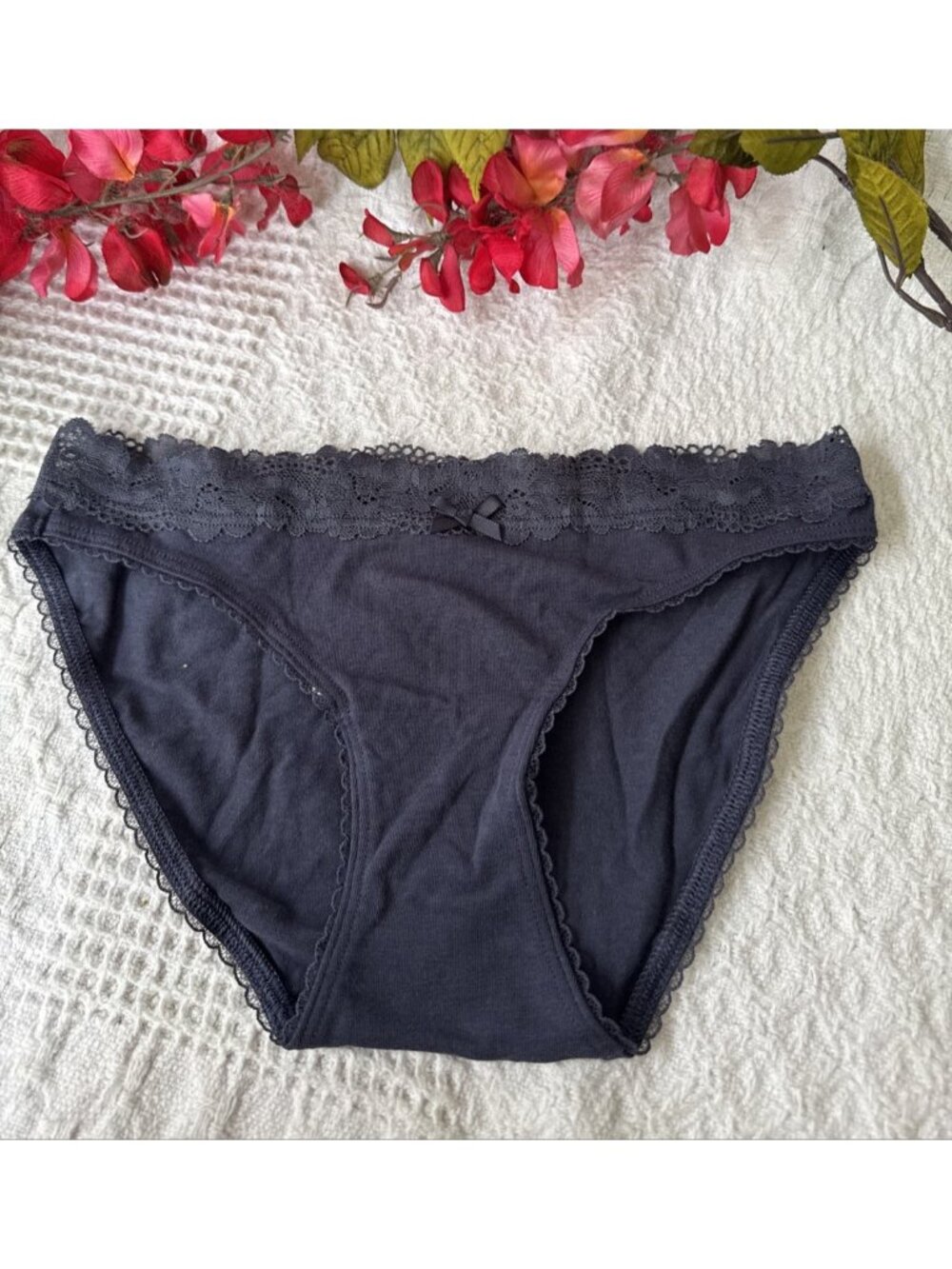 VICTORIA'S SECRET XS NAVY BLUE COTTON LACE BIKINI PANTIES NWT